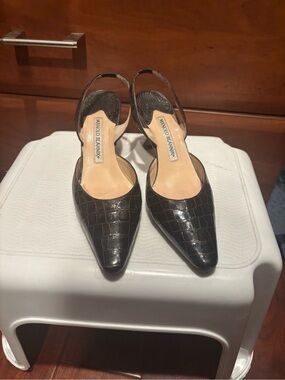 Stunning Manolo Blahnik Carolyne Genuine  Crocodile Alligator Slingback Pumps